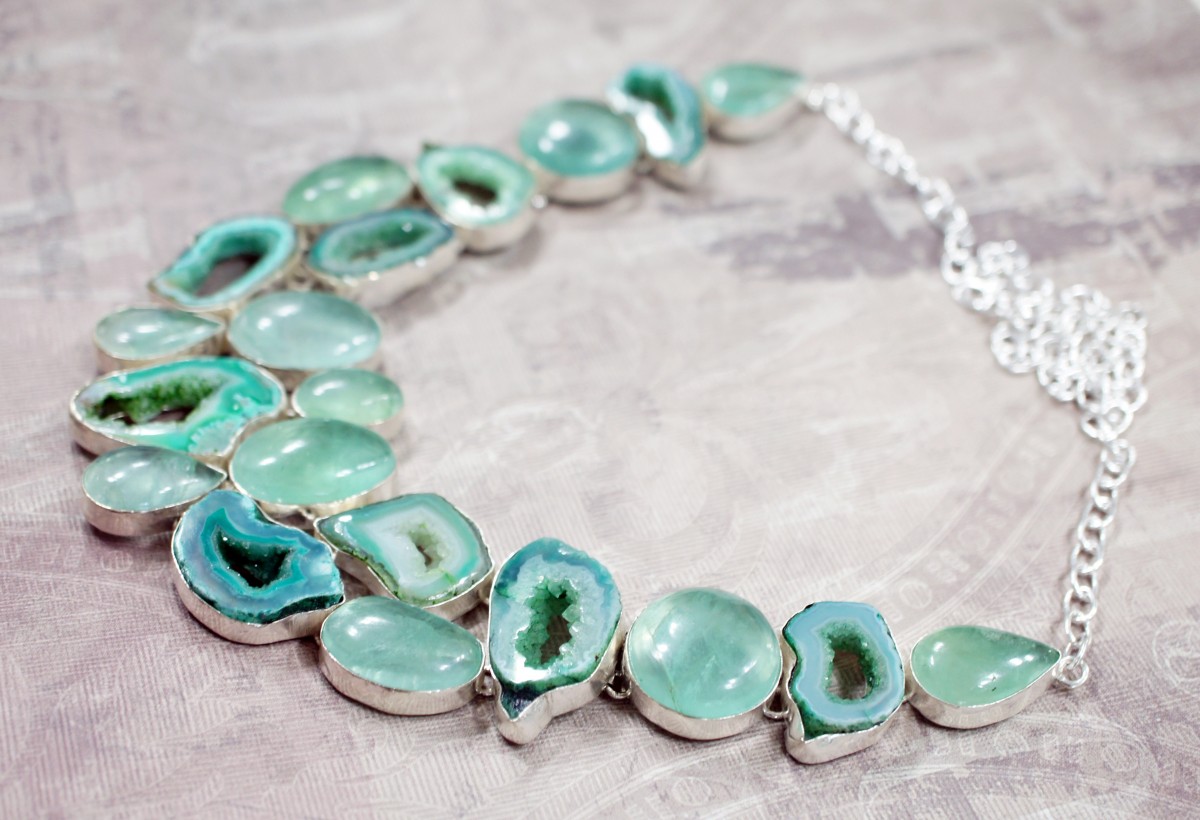 Jewelry Pieces That Add Sparkle to Casual Looks
