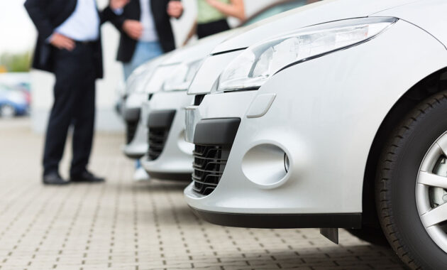 The Complete Guide to Buying a Car at a Dealership vs. a Private Seller Made Easy