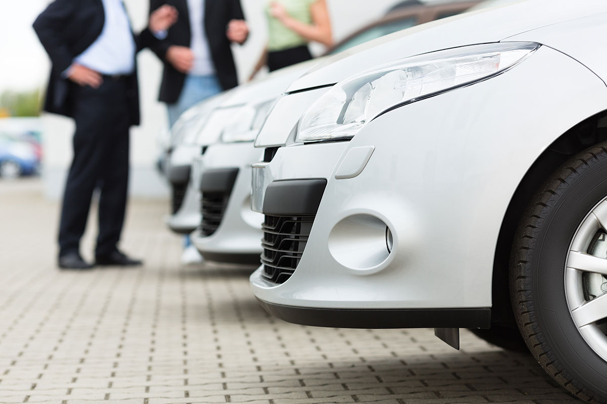 Buying a Car from a Private Seller: A Helpful Guide - RateGenius The Complete Guide to Buying a Car at a Dealership vs. a Private Seller