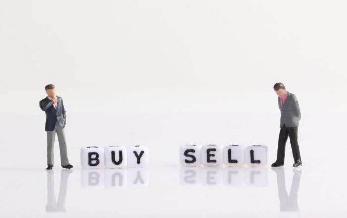 Businessman figure with Buy text - Creative Commons Bilder How to Sell Furniture with No Inventory